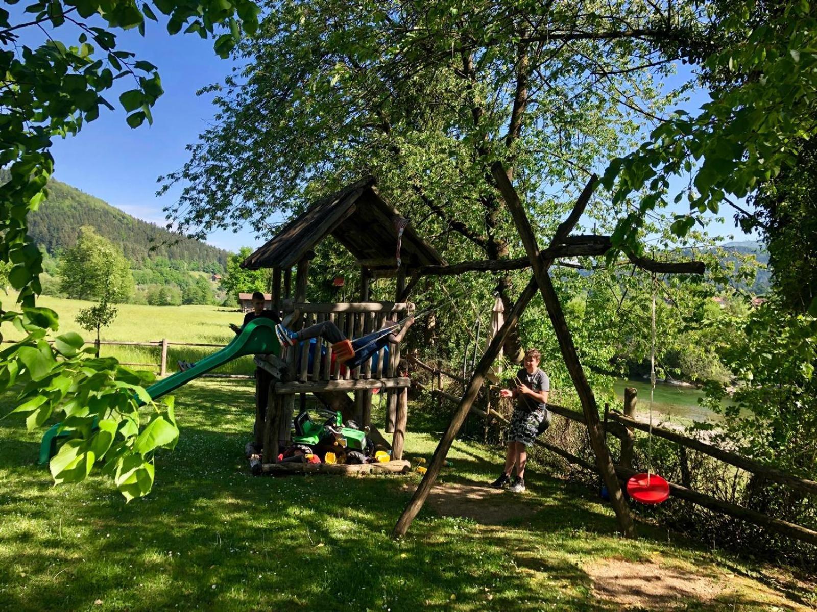ホテル Glamping Savinja リュブノ エクステリア 写真